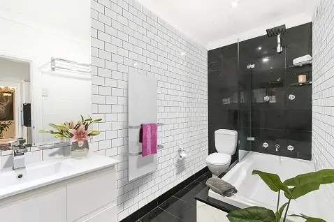 Glass towel heater for modern bathrooms